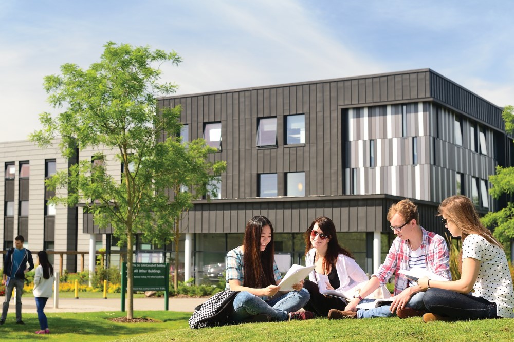 Undergraduate and postgraduate students studying outside the Si Yuan Building, Jubilee Campus