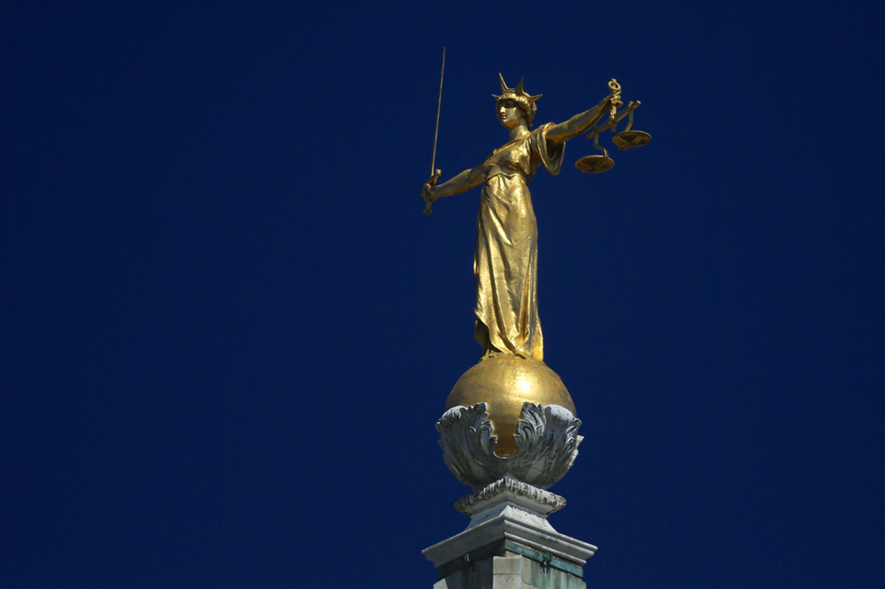 Statue of Justice - The Old Bailey by Ronnie Macdonald