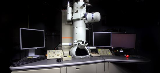 JEOL 2100F FEG TEM - An Scanning Transmission Electron Microscope with an array of specimen holders