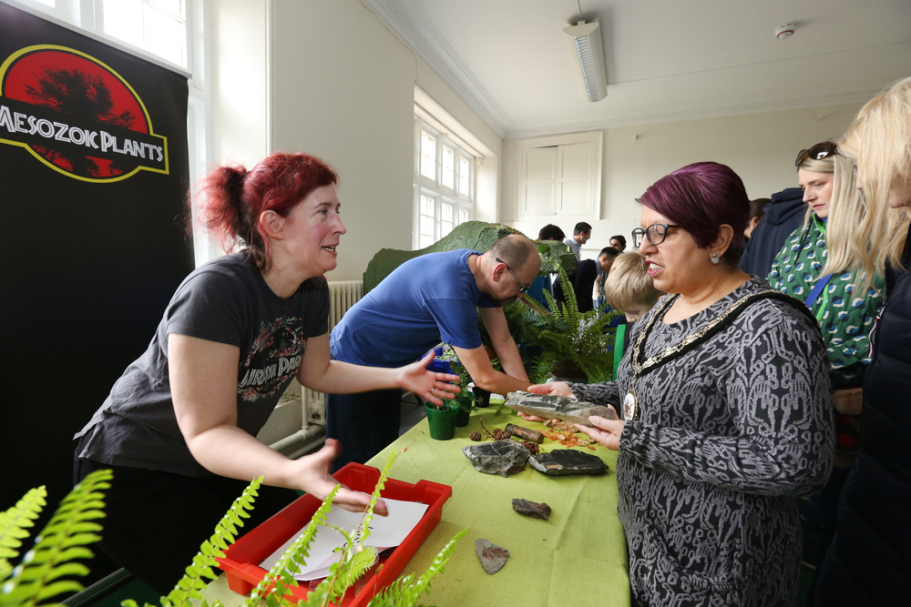 Sheriff of Nottingham, image 23, dinosaur exhibit