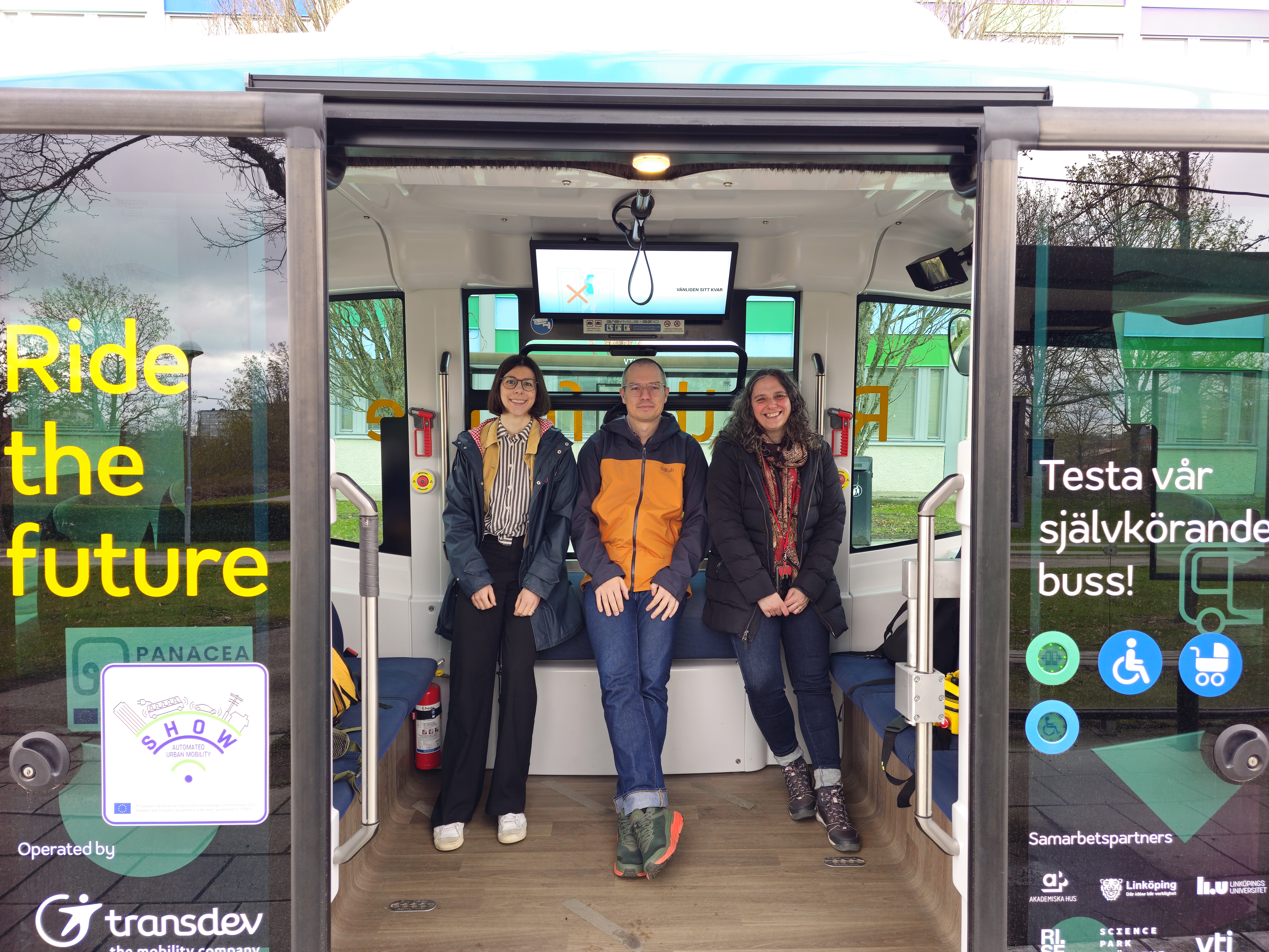 robots in public image