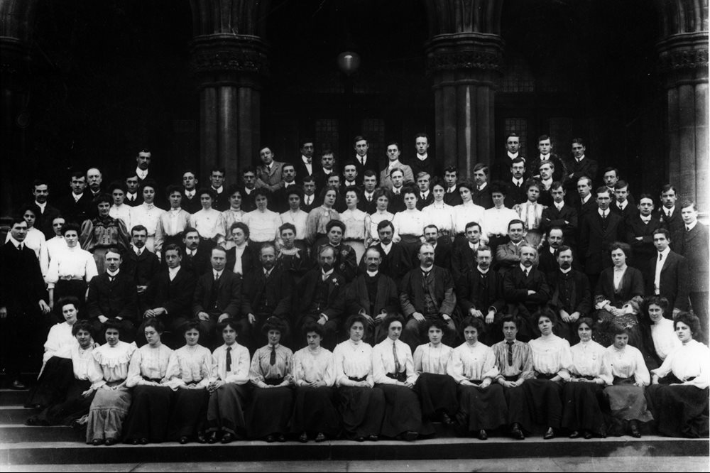 Black and white University College photograph of 1906-07 (DH Lawrence is in the second back row, second from right.
