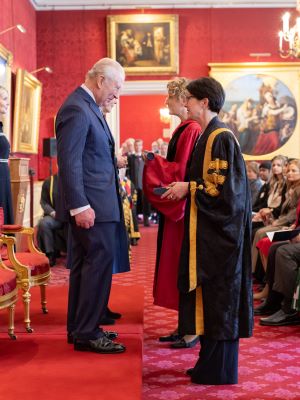 The King and Queen present Professor Zoe Trodd, Director of the Rights Lab, and Professor Jane Norman, President and Vice-Chancellor of the University of Nottingham, with the Prize.