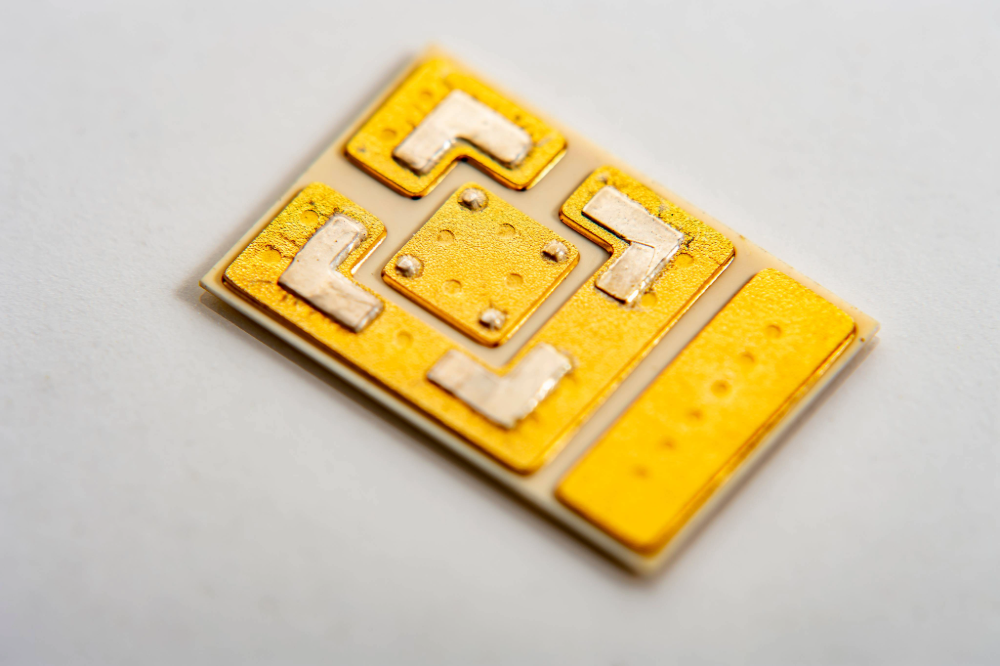 Image of a miscellaneous yellow object