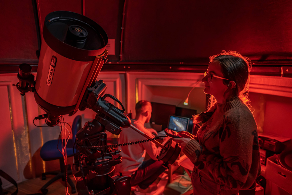 Rooftop telescope domes