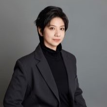 Head and shoulders portrait of Yu-ching Su